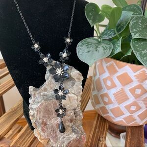 Flower drop sparkle necklace